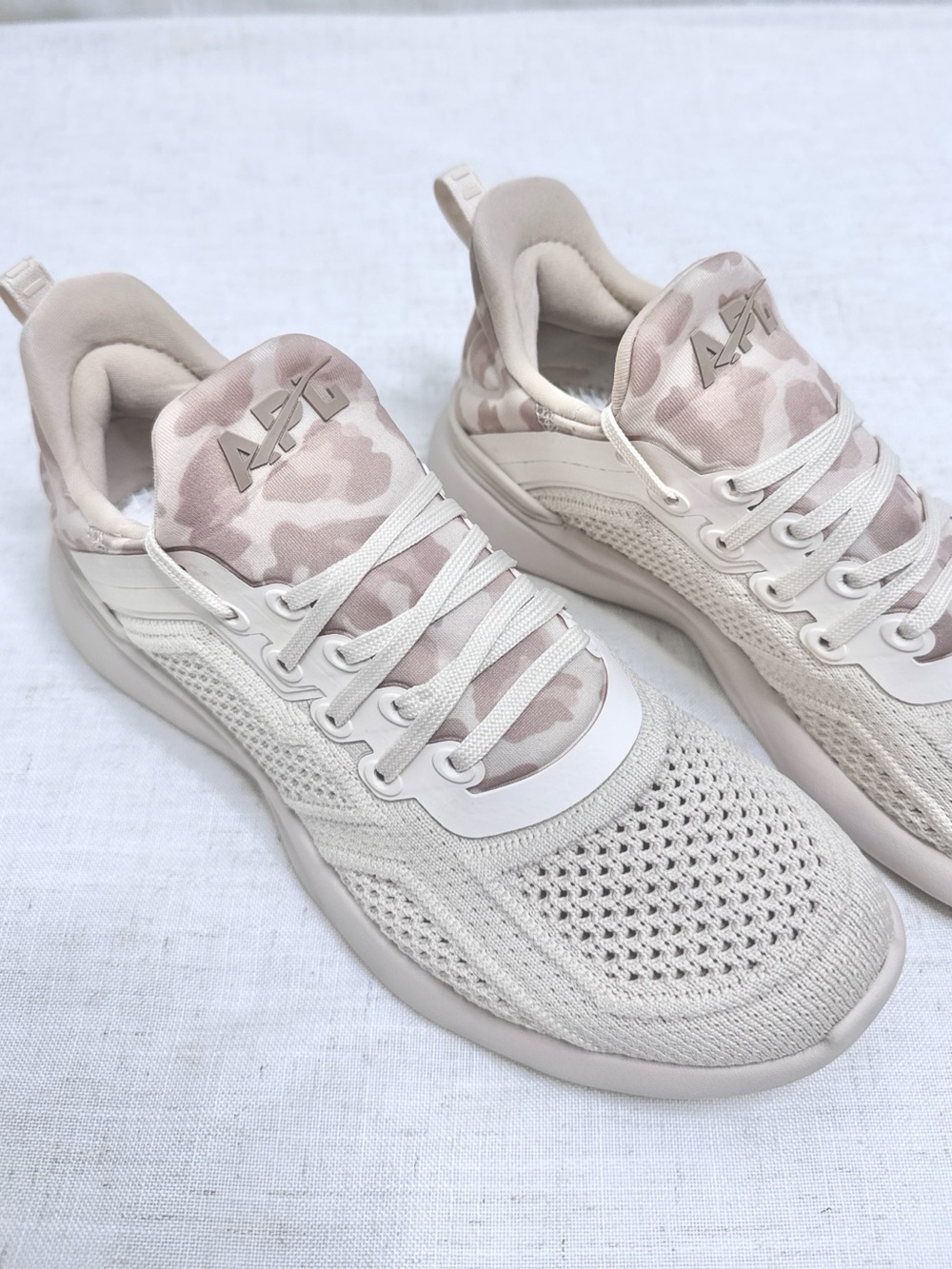 🌿APL TechLoom Tracer Knit Sneakers Beach Almond Leopard Women's Size 7
